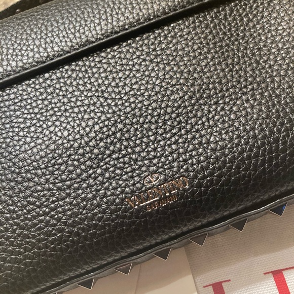 VALENTINO Rockstud Calfskin Wallet on Chain - Picture 9 of 11